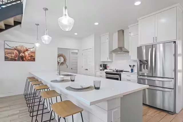 $543,000 | 18401 Valley Hill Lane, Point Venture, TX 78645