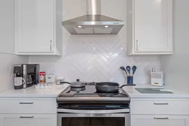 $543,000 | 18401 Valley Hill Lane, Point Venture, TX 78645