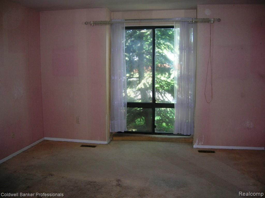 27880 Evergreen Road, Unit 19 Lathrup Village, MI 48076 - Photo 21 of 31