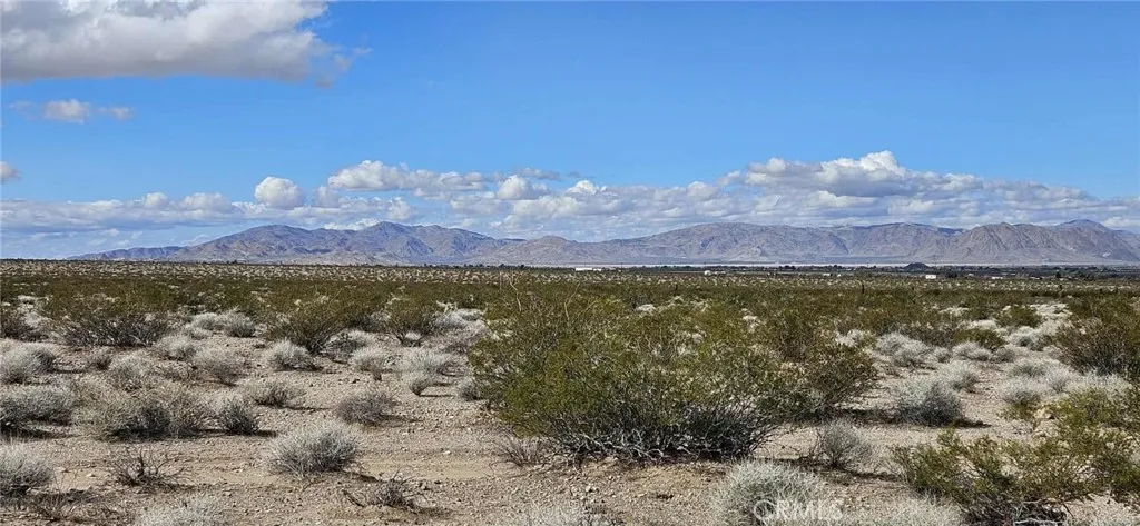 800 Donaldson Road Lucerne Valley, CA 92356 - Photo 3 of 9 a view of a city
