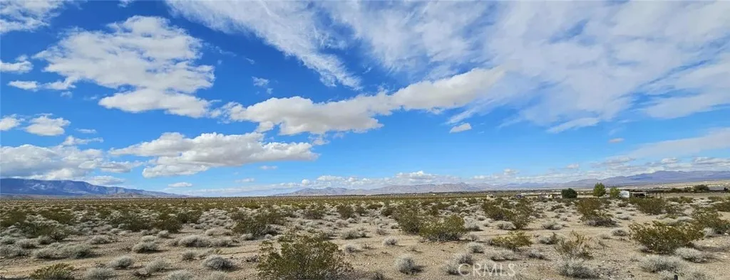 800 Donaldson Road Lucerne Valley, CA 92356 - Photo 6 of 9 a view of a city