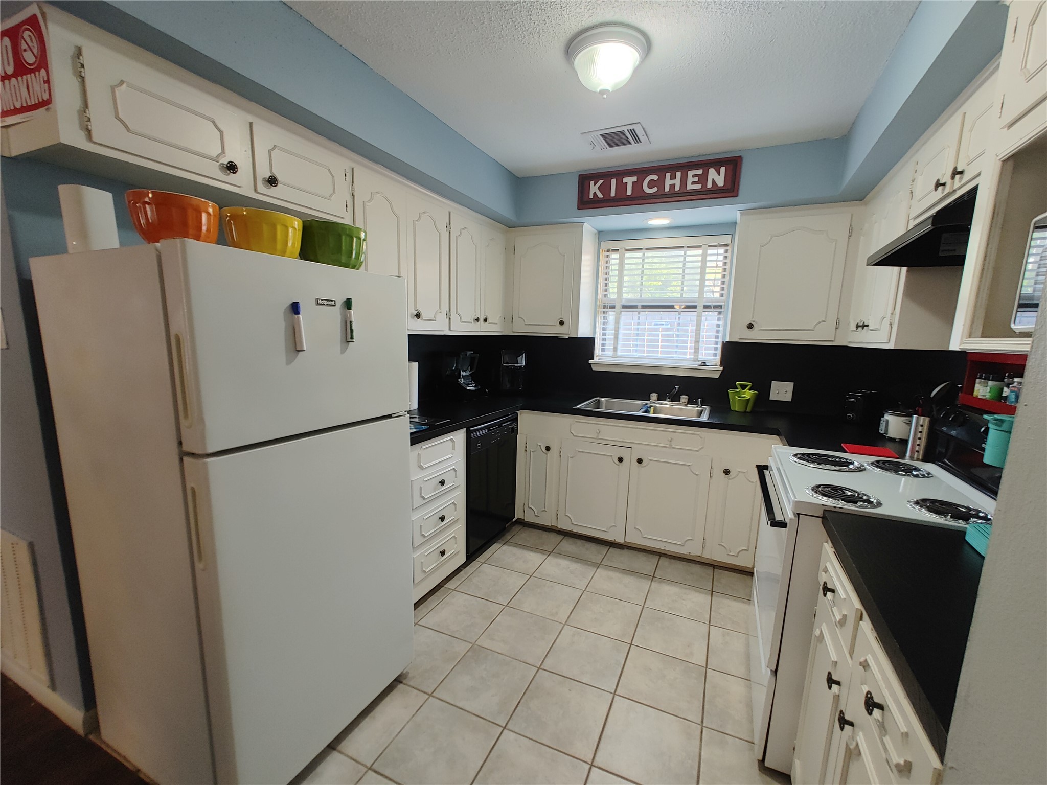 9711 Ebb Street Houston, TX 77089 - Photo 23 of 28 Guest House Kitchen