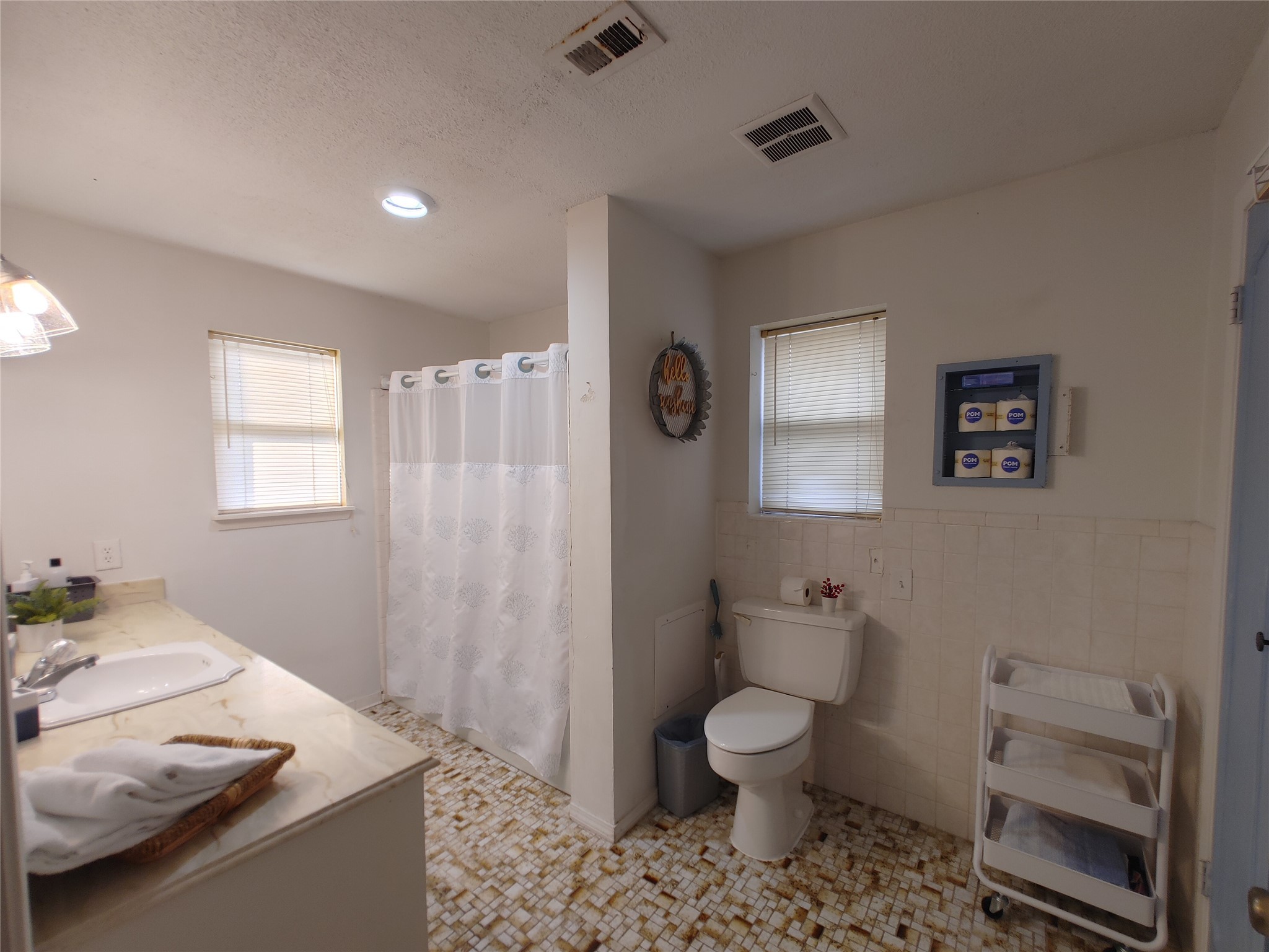 9711 Ebb Street Houston, TX 77089 - Photo 26 of 28 Guest House Bathroom
