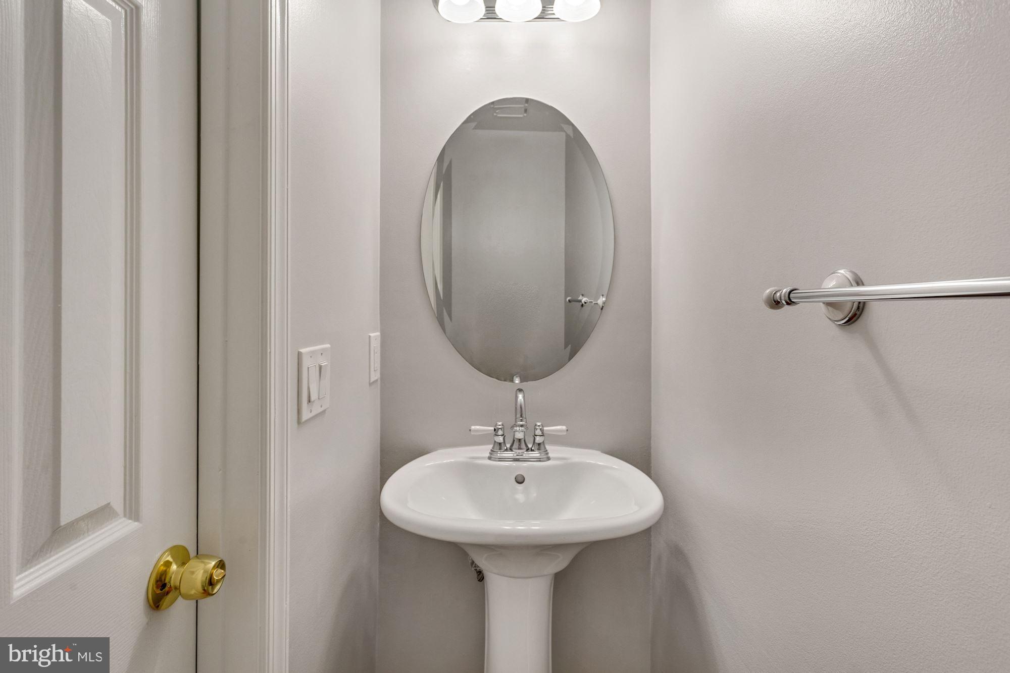 7225 Olde Lantern Way Springfield, VA 22152 - Photo 11 of 31 Powder Room