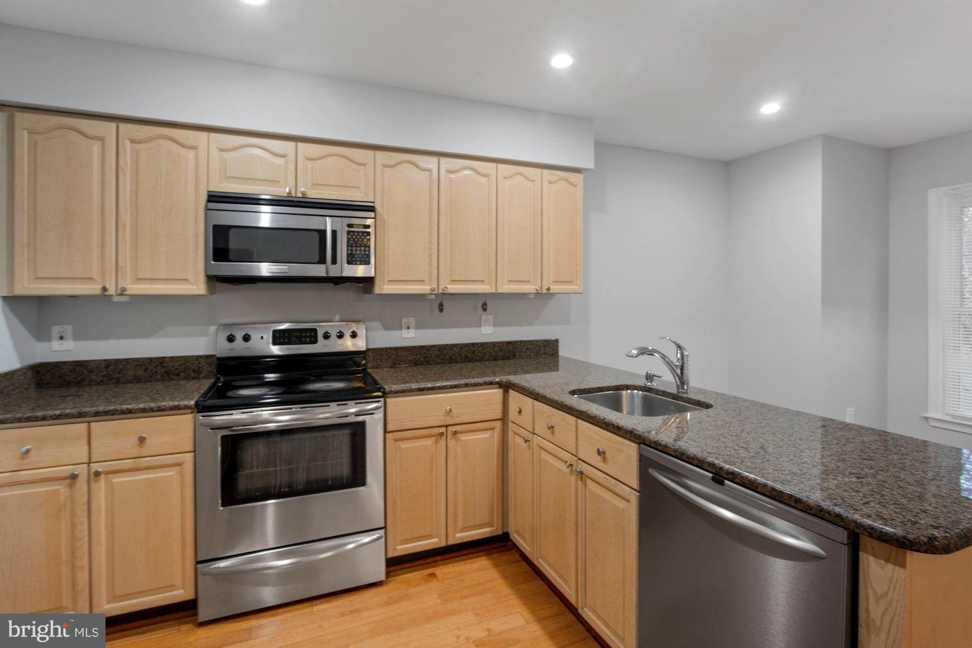 7225 Olde Lantern Way Springfield, VA 22152 - Photo 5 of 31 Kitchen