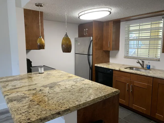 $2,250 | 6315 La Costa Drive, Unit E, Boca Raton, FL 33433