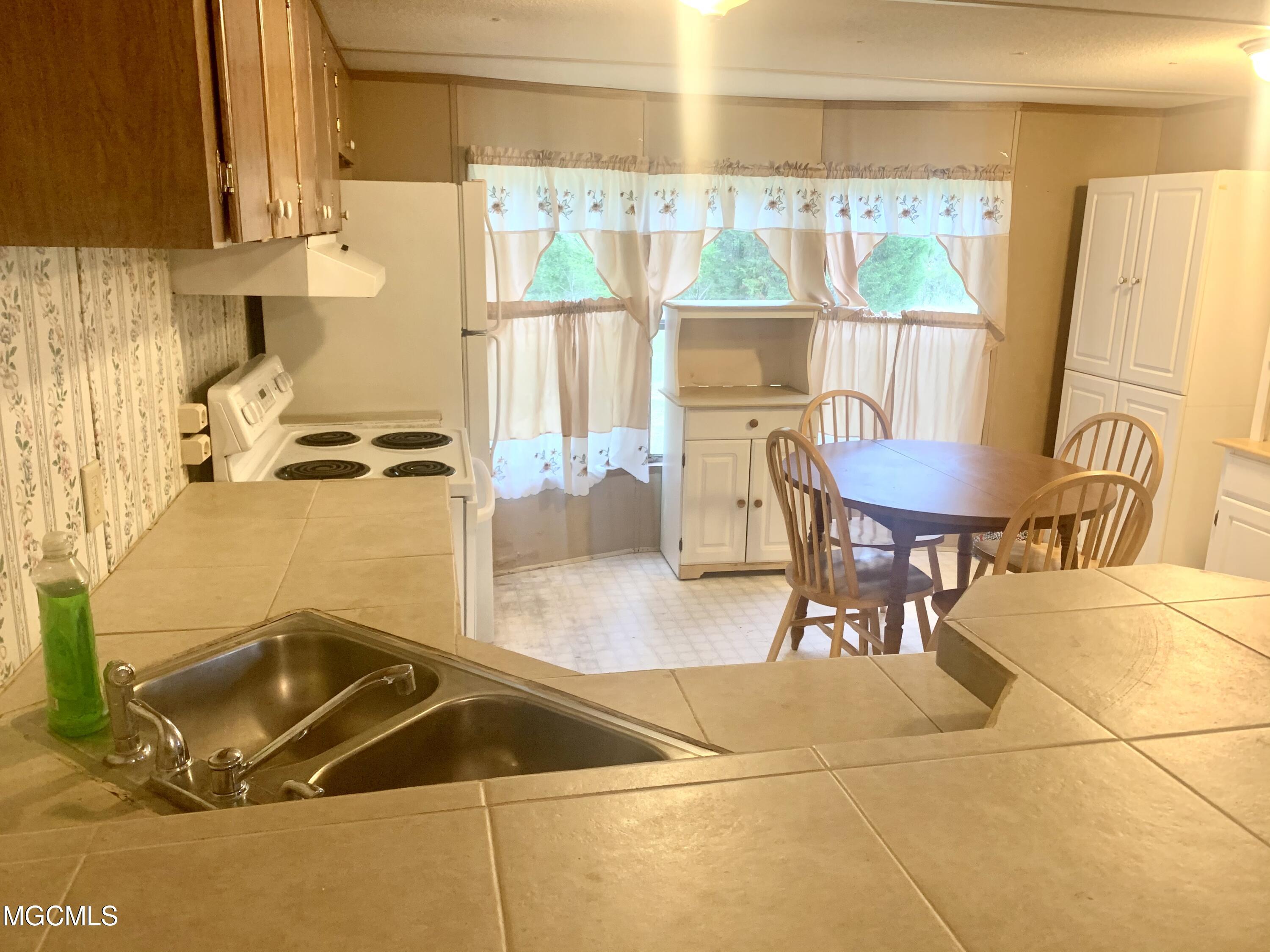 21491 John Holder Road Moss Point, MS 39562 - Photo 12 of 31 F8AA3F34-AD29-4B3C-BCA6-EBA693E2A702