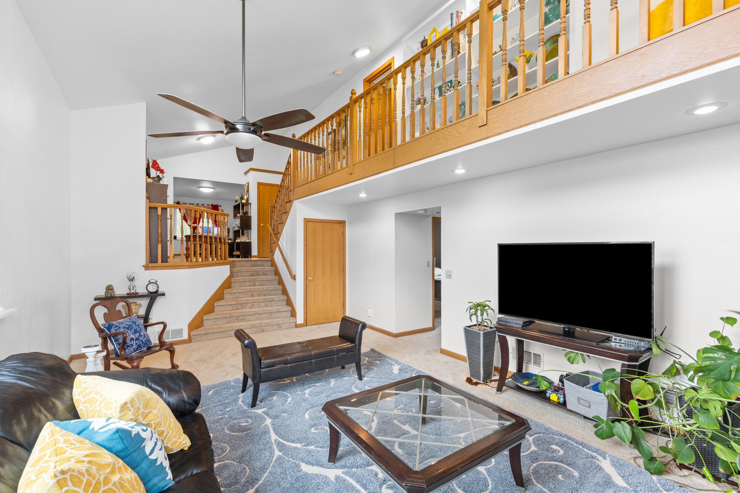 9201 West County Line Road Milwaukee, WI 53224 - Photo 6 of 24 Family room 2