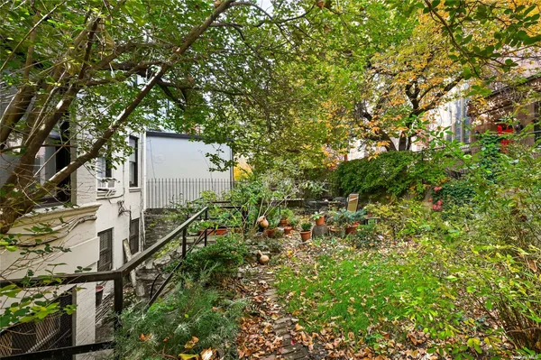 $2,499,999 | 260 Hicks Street | Brooklyn Heights