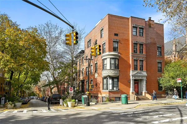 $2,499,999 | 260 Hicks Street | Brooklyn Heights