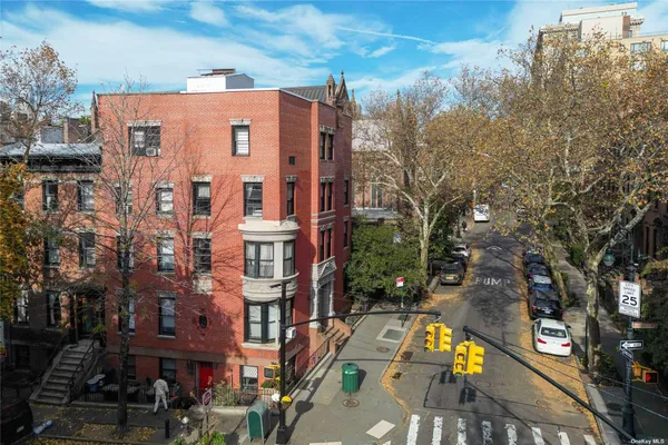 $2,499,999 | 260 Hicks Street | Brooklyn Heights
