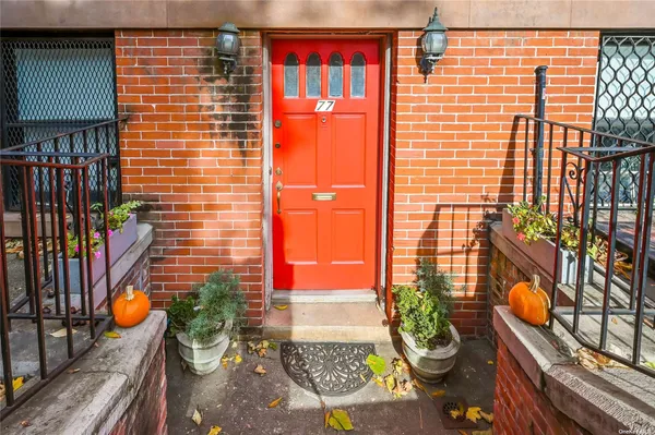 $2,499,999 | 260 Hicks Street | Brooklyn Heights