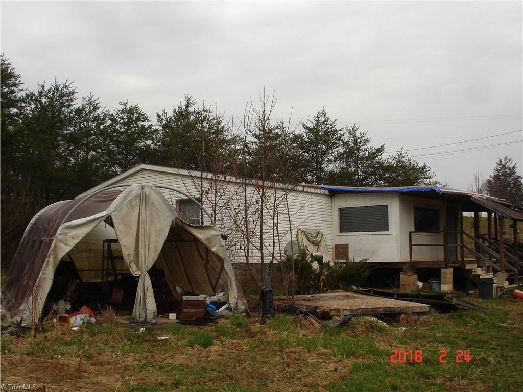 1370 Pell Road Pilot Mountain, NC 27041 - Photo 2 of 16 Gallery Image 2