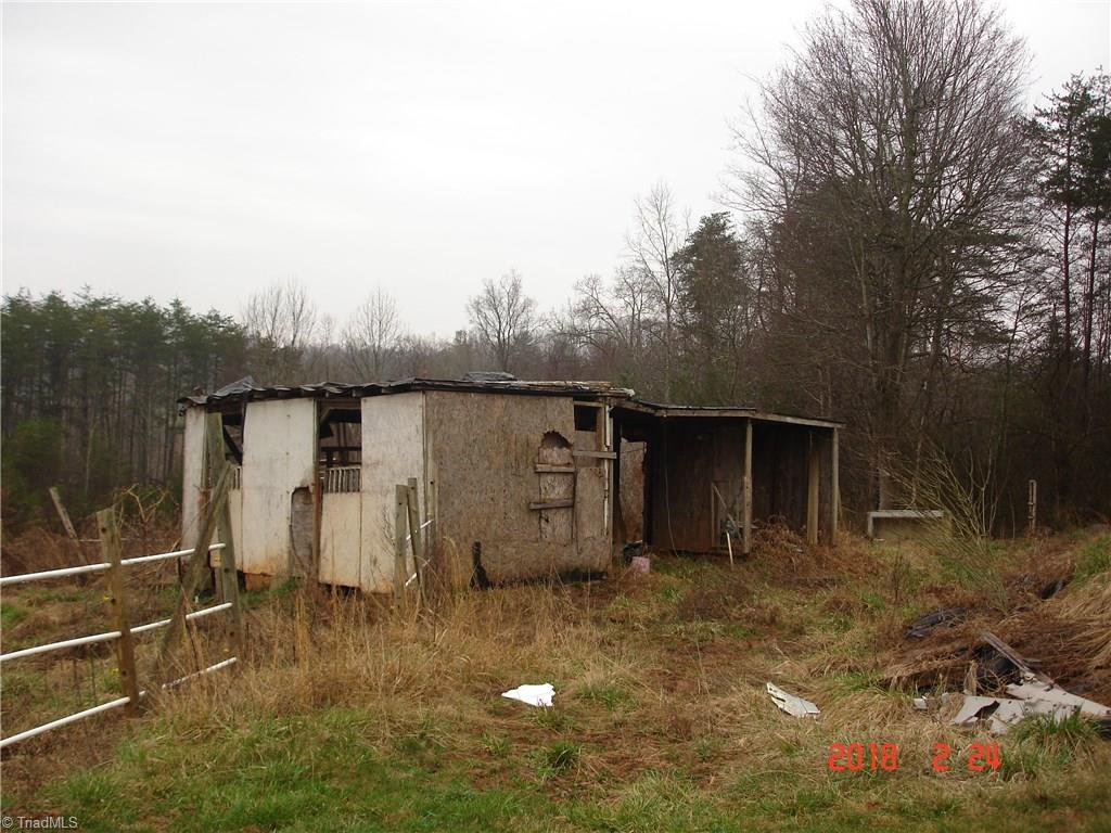 1370 Pell Road Pilot Mountain, NC 27041 - Photo 12 of 16 Gallery Image 12