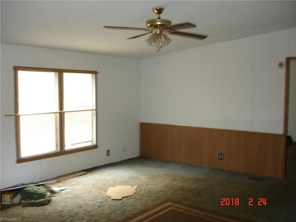 1370 Pell Road Pilot Mountain, NC 27041 - Photo 4 of 16 Gallery Image 4