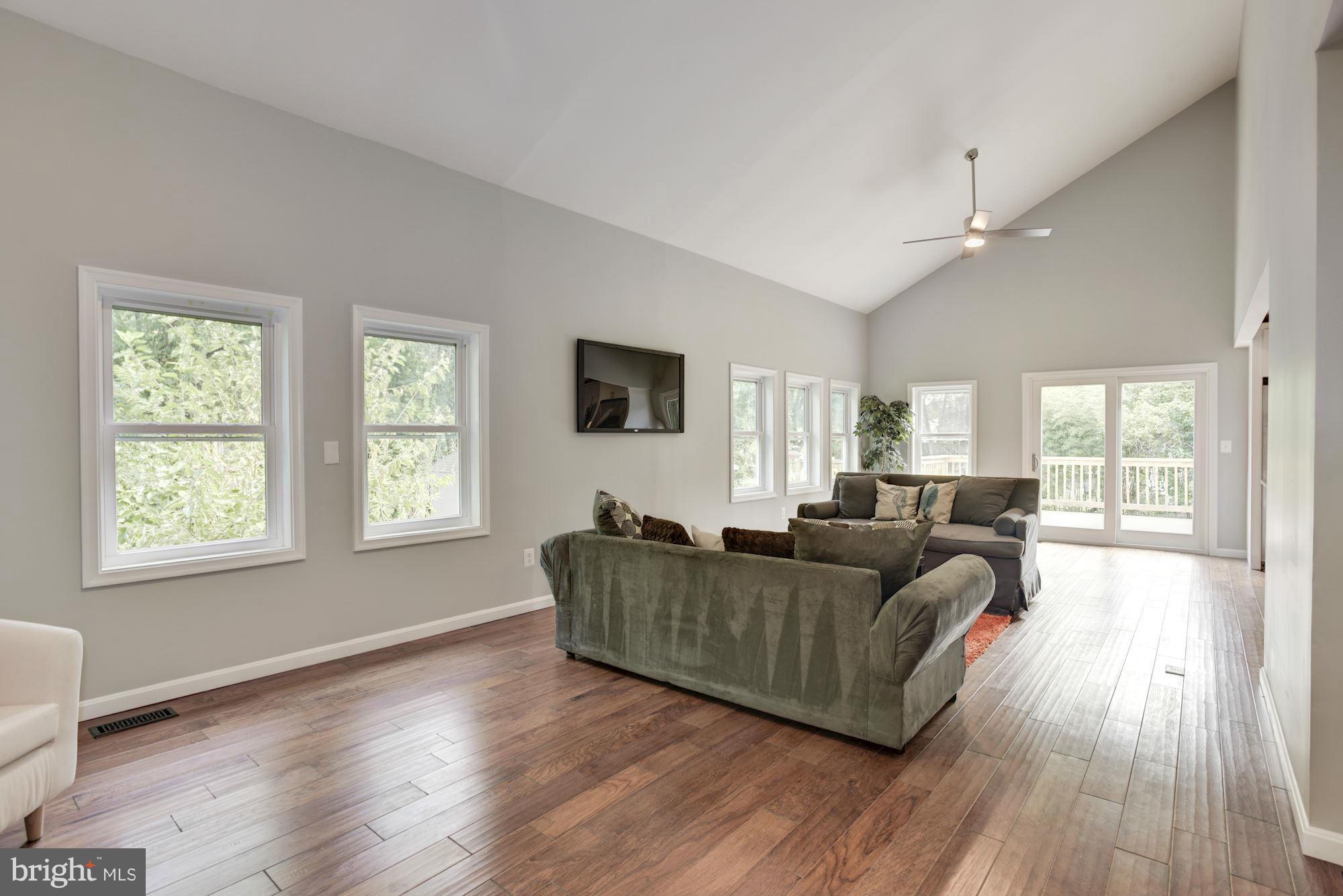92 Jones Station Road Arnold, MD 21012 - Photo 6 of 20 Living Room