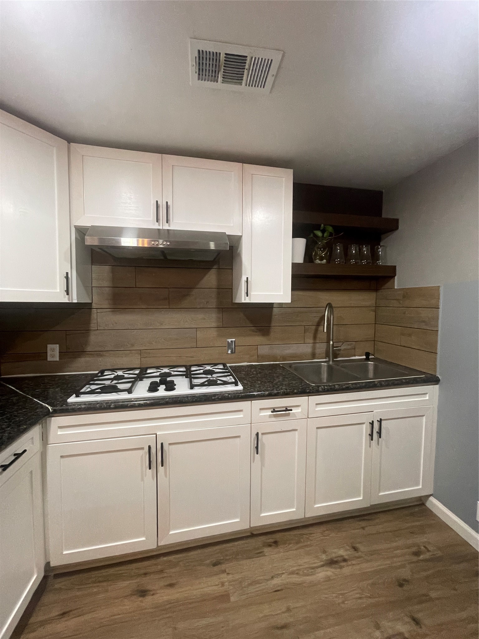 13105 Chiswick Road Houston, TX 77047 - Photo 7 of 11 Gallery Image 7