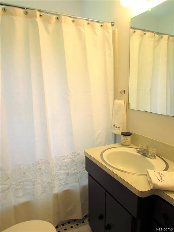 3718 Durham Road Royal Oak, MI 48073 - Photo 10 of 23