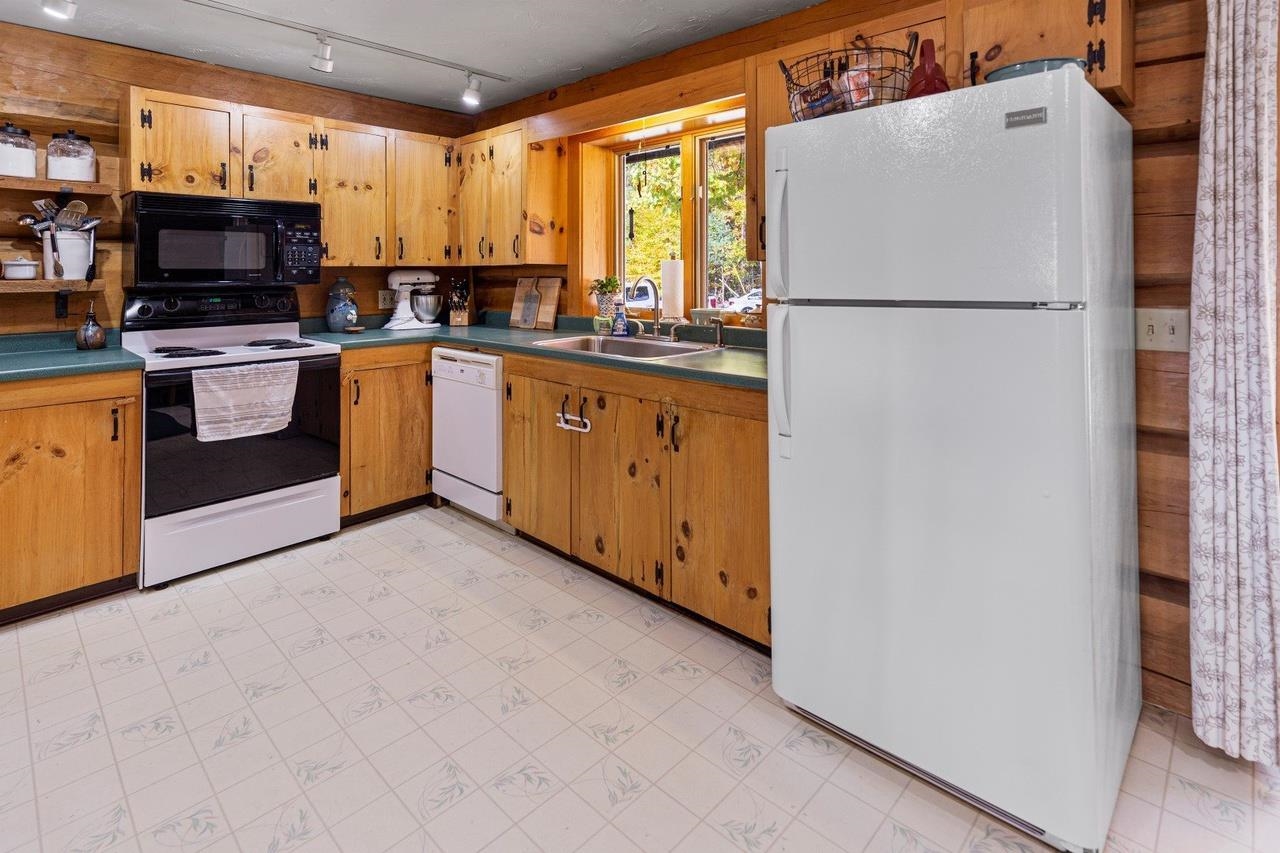 174 Page Road Campton, NH 03223 - Photo 5 of 40