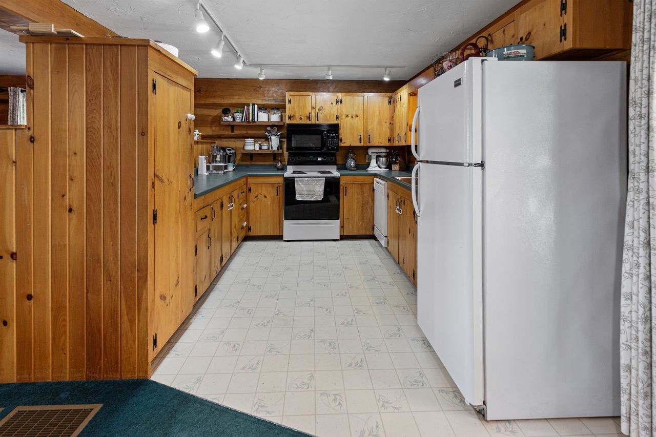 174 Page Road Campton, NH 03223 - Photo 6 of 40