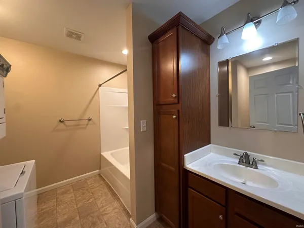 $1,100 | 2301 West Michigan Street, Unit F, Evansville, IN 47712