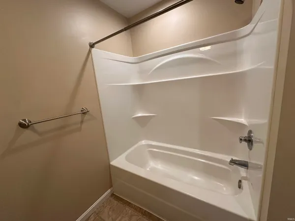 $1,100 | 2301 West Michigan Street, Unit F, Evansville, IN 47712