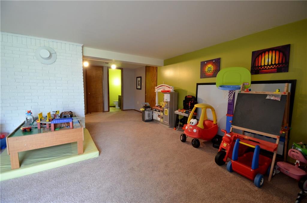 2014 Kentucky Lane Rochester, PA 15074 - Photo 22 of 25