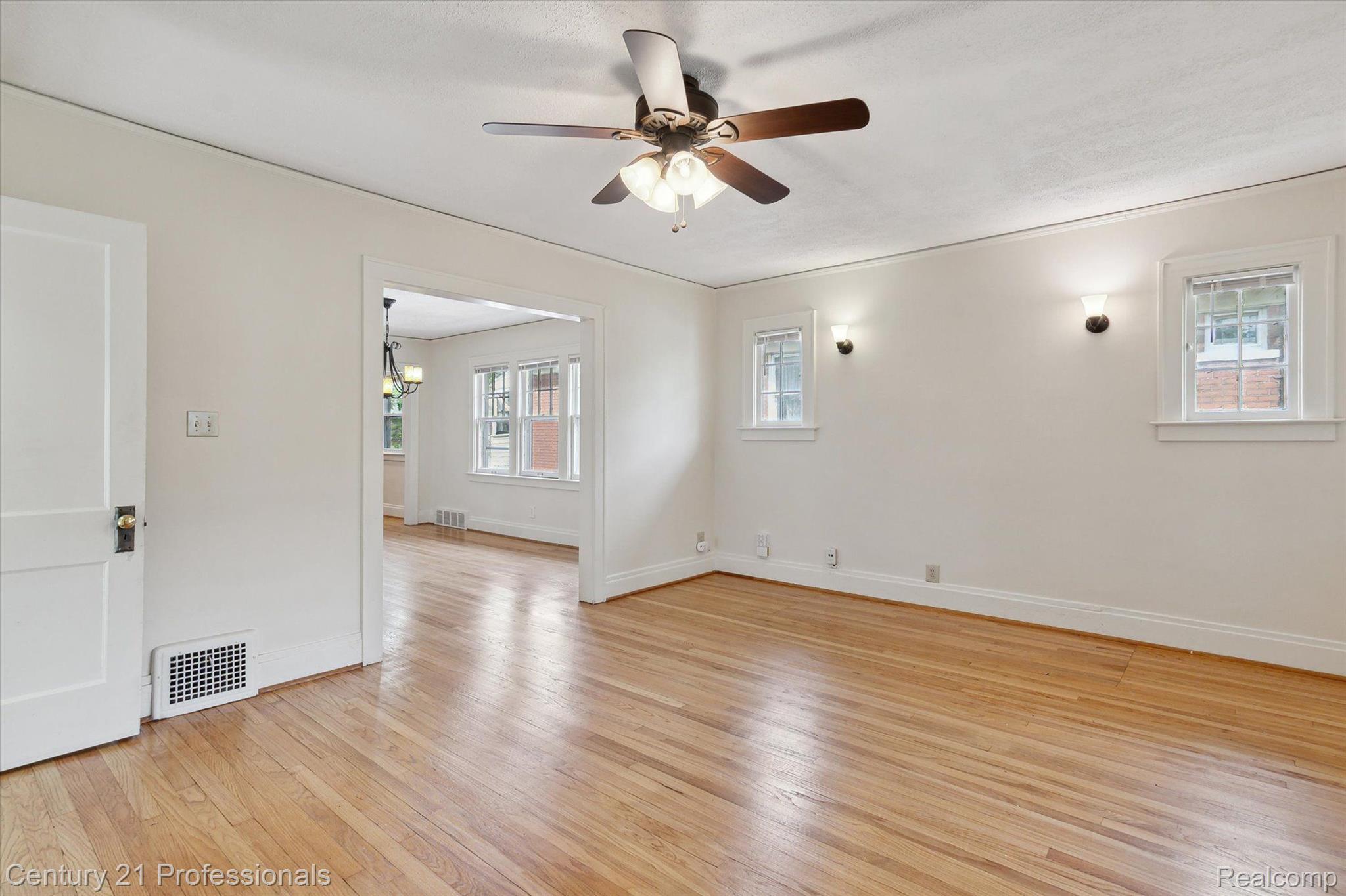 949 Nottingham Road Grosse Pointe, MI 48230 - Photo 20 of 56 Gallery Image 20