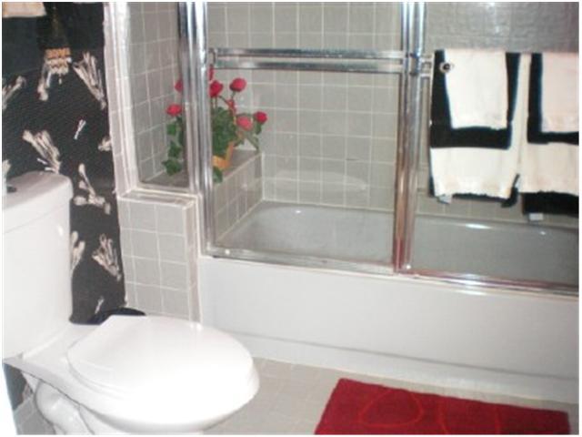 9998 Seacrest Circle, Unit B Boynton Beach, FL 33437 - Photo 22 of 23 a bathroom with a bathtub and a shower