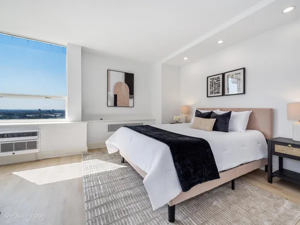 $3,700 | 1455 North Sandburg Terrace, Unit 2901B, Chicago, IL 60610