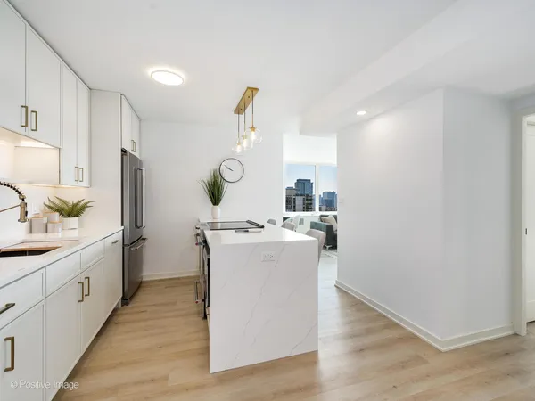 $3,700 | 1455 North Sandburg Terrace, Unit 2901B, Chicago, IL 60610