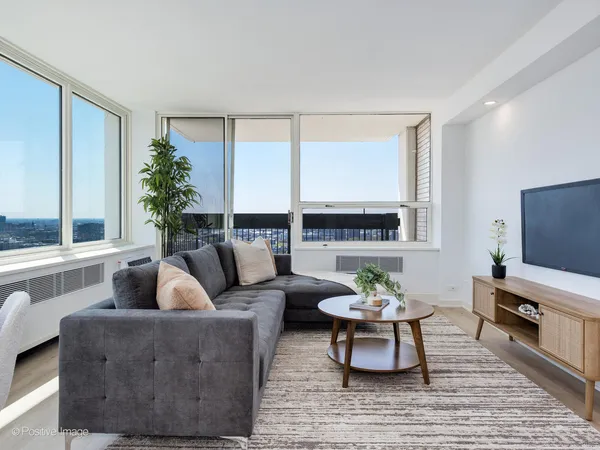 $3,700 | 1455 North Sandburg Terrace, Unit 2901B, Chicago, IL 60610