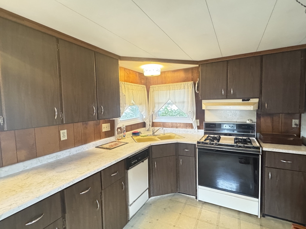 8 Robert Road Plainville, MA 02762 - Photo 10 of 20 Gallery Image 10