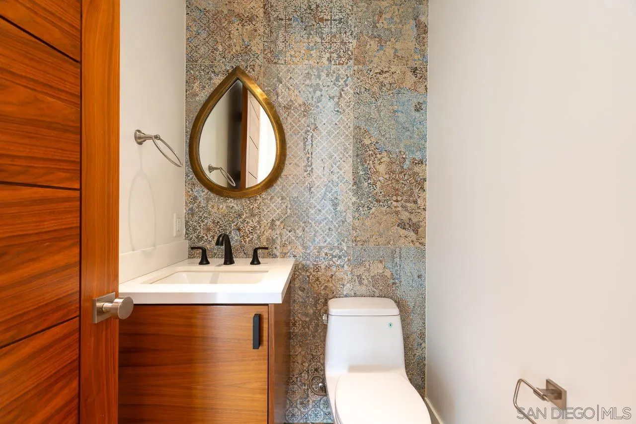 9455 Poole Street La Jolla, CA 92037 - Photo 12 of 49