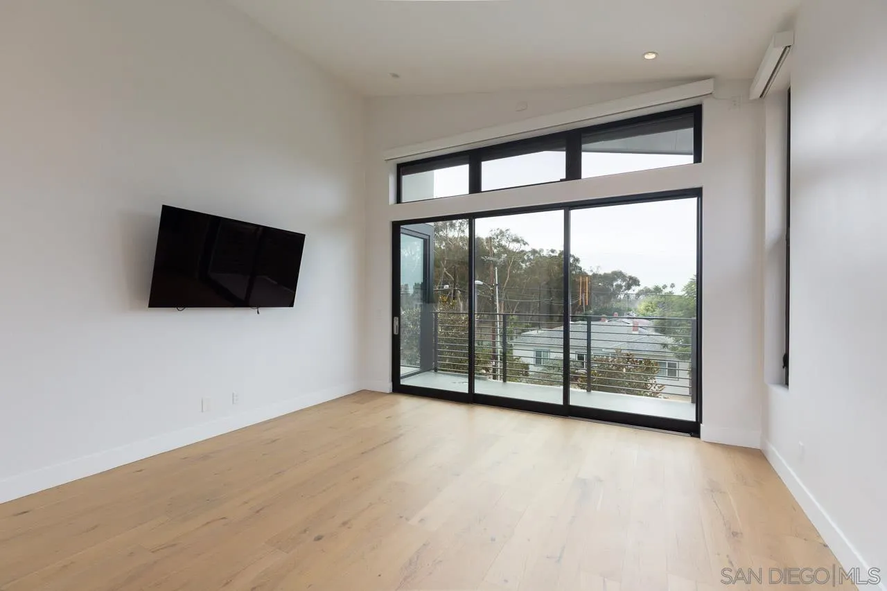 9455 Poole Street La Jolla, CA 92037 - Photo 13 of 49