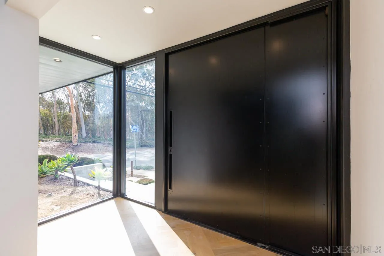 9455 Poole Street La Jolla, CA 92037 - Photo 19 of 49