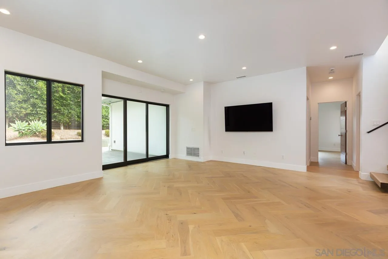 9455 Poole Street La Jolla, CA 92037 - Photo 28 of 49