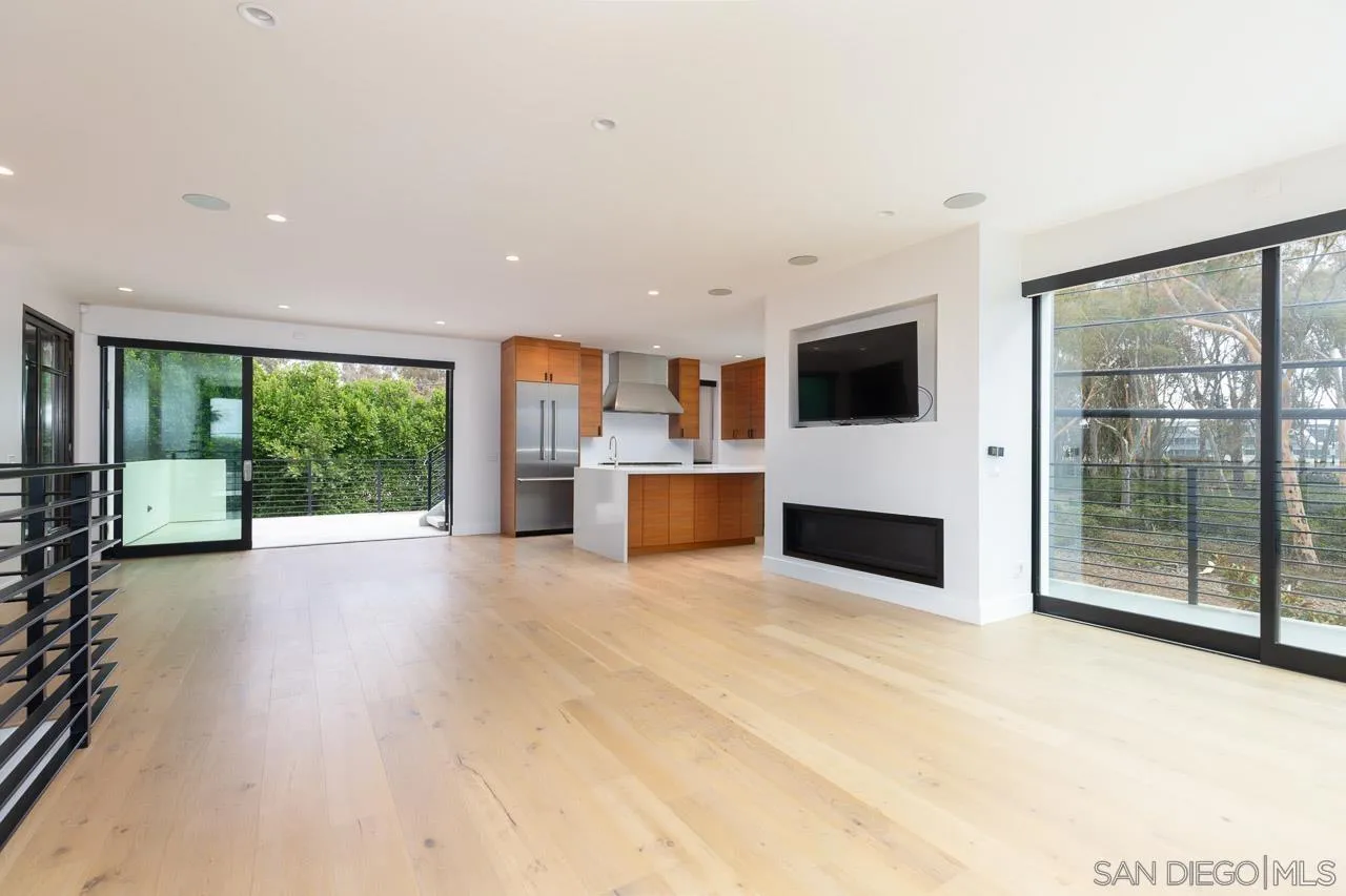 9455 Poole Street La Jolla, CA 92037 - Photo 4 of 49