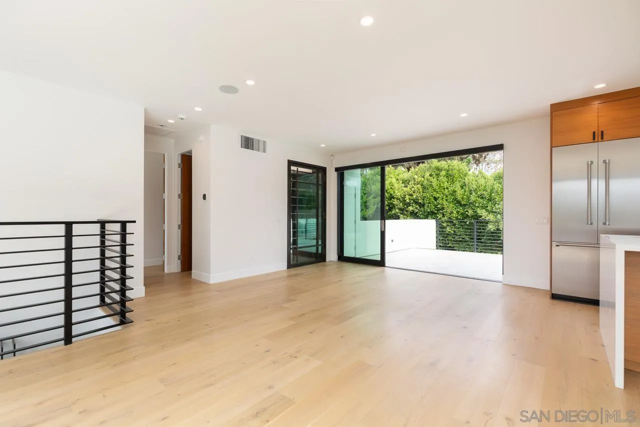 9455 Poole Street La Jolla, CA 92037 - Photo 5 of 49