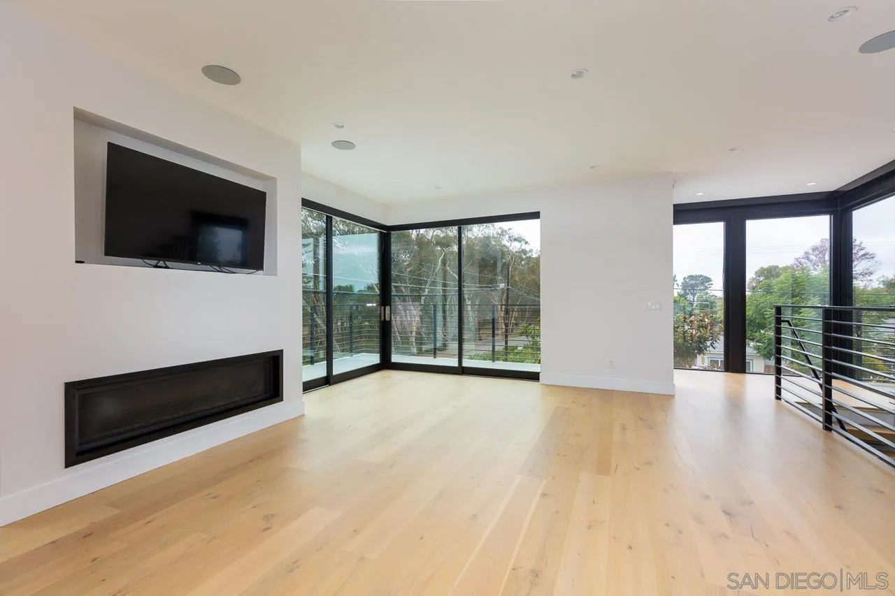 9455 Poole Street La Jolla, CA 92037 - Photo 6 of 49