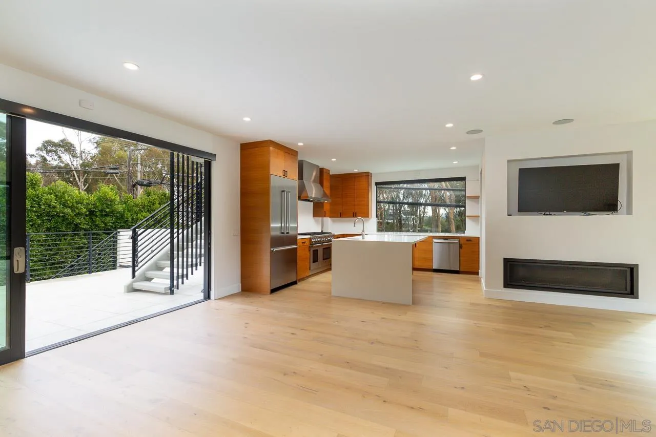 9455 Poole Street La Jolla, CA 92037 - Photo 7 of 49