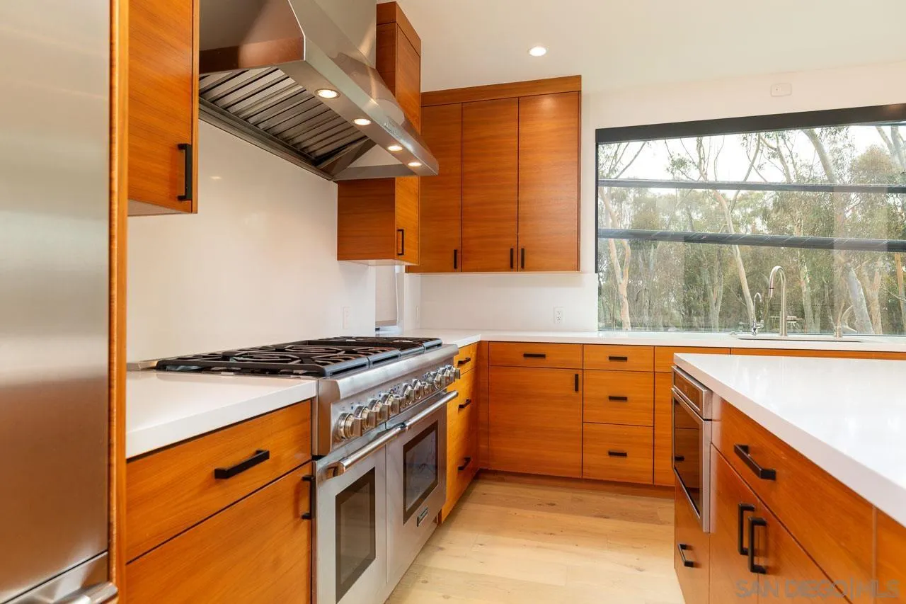 9455 Poole Street La Jolla, CA 92037 - Photo 9 of 49