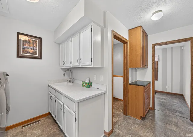 $484,900 | 59180 Deer Run Court, South Bend, IN 46614