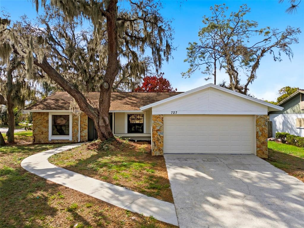 727 Isleton Drive Brandon, FL 33511 - Photo 2 of 41