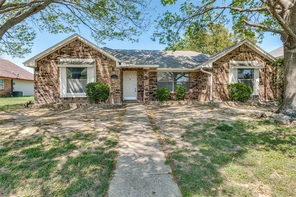 $1,725 | 1113 Harvest Hill Lane, Lancaster, TX 75146