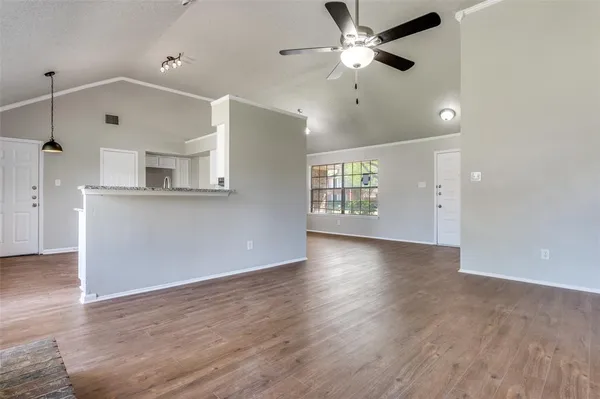 $1,725 | 1113 Harvest Hill Lane, Lancaster, TX 75146