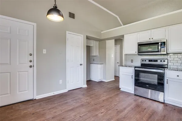 $1,725 | 1113 Harvest Hill Lane, Lancaster, TX 75146