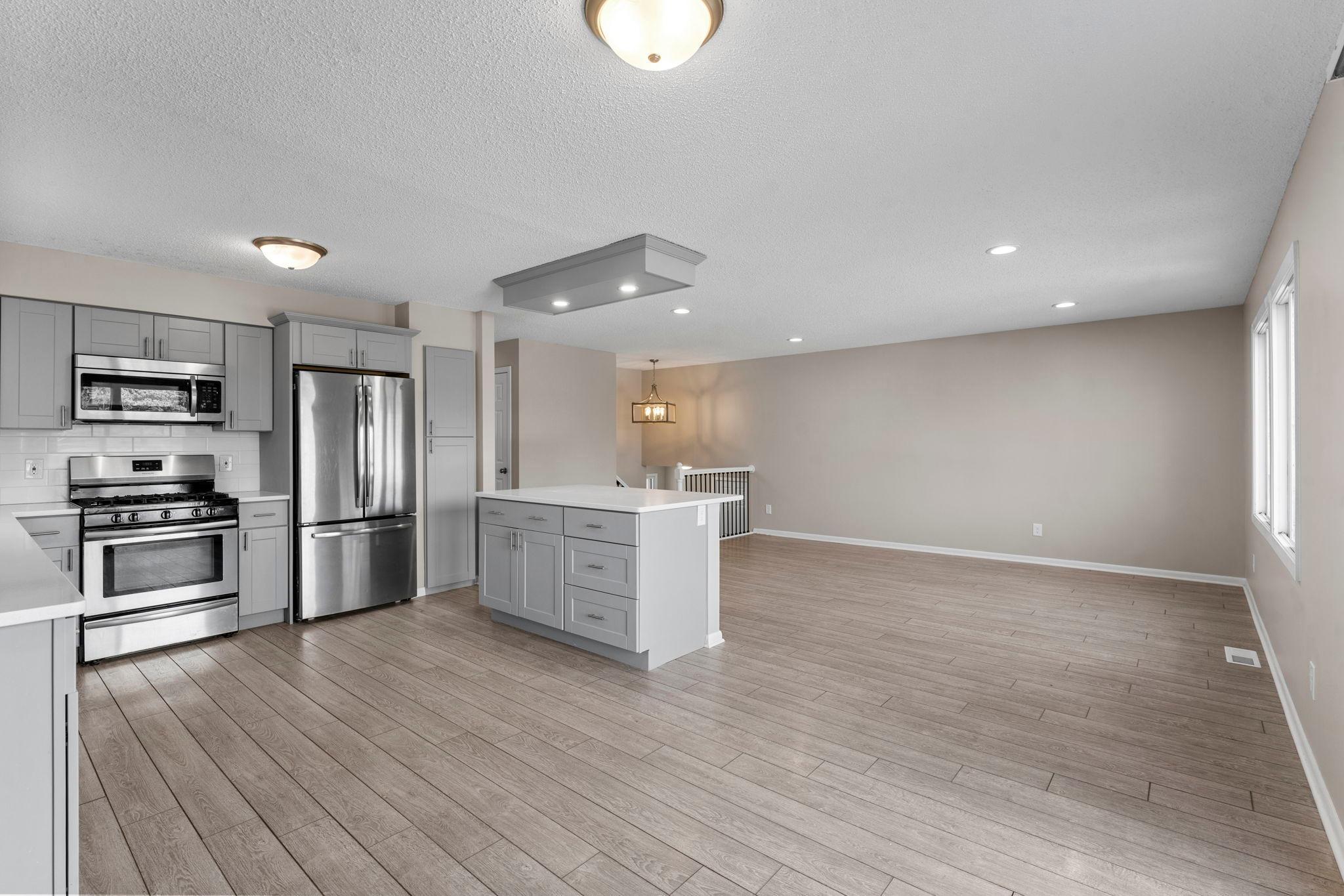 14510 Wellington Road Minnetonka, MN 55391 - Photo 15 of 70