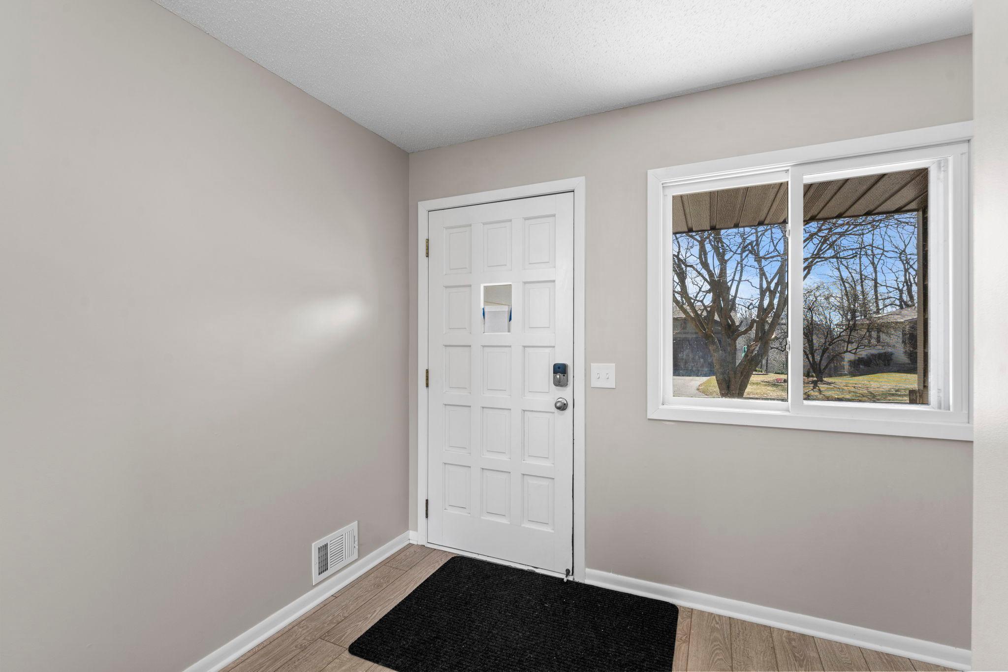 14510 Wellington Road Minnetonka, MN 55391 - Photo 3 of 70