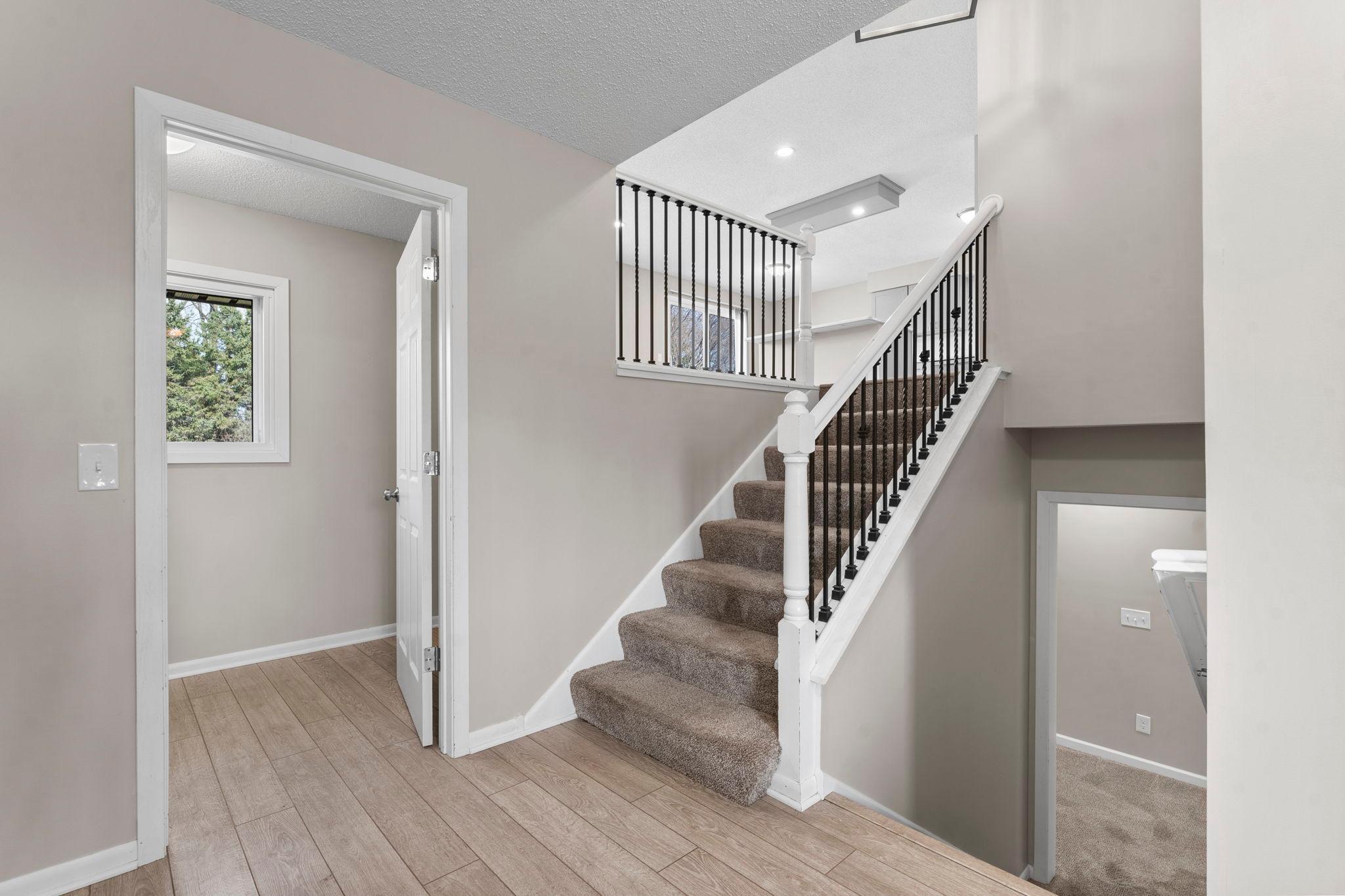 14510 Wellington Road Minnetonka, MN 55391 - Photo 4 of 70